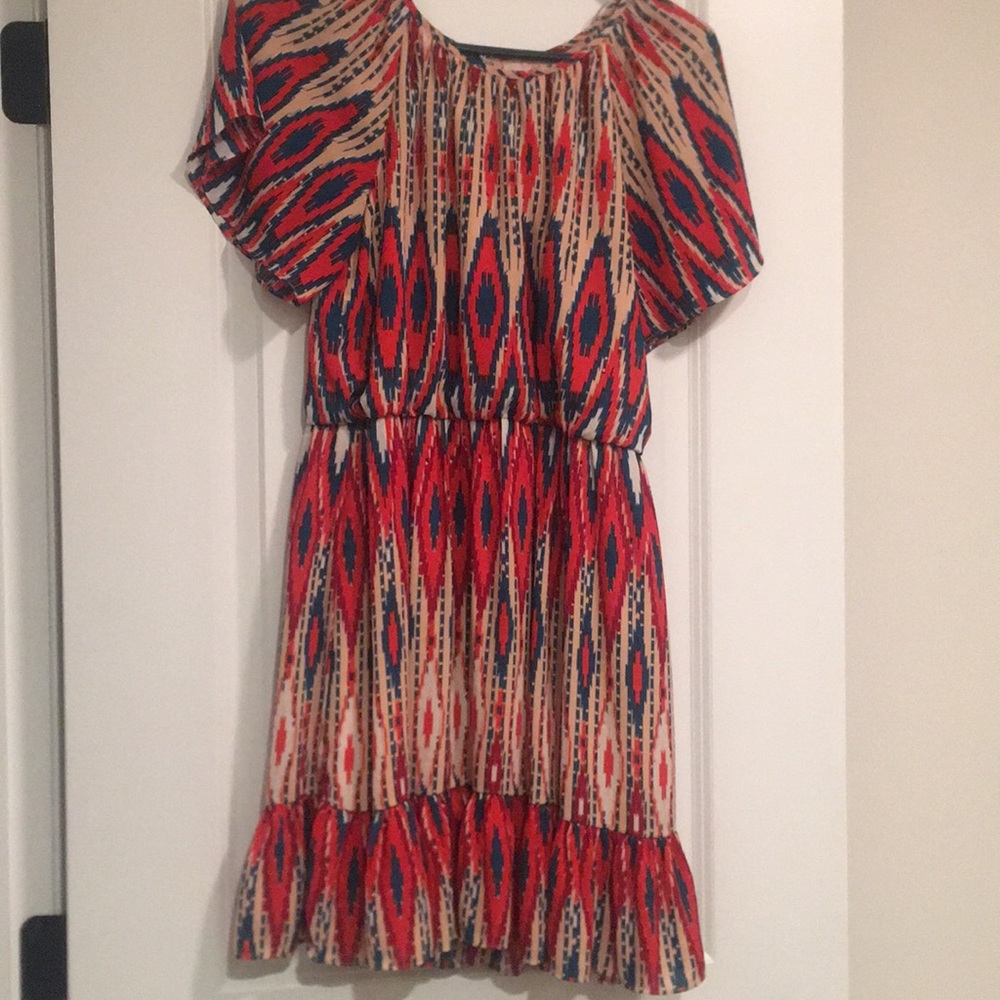 Beautiful dress. Worn with tights or leggings.